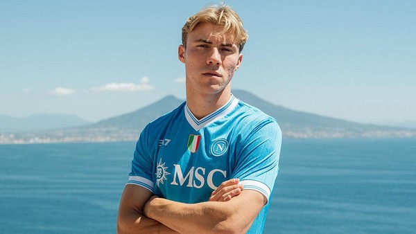 Lihat, MU! Rasmus Hojlund Langsung Gaspol di Napoli