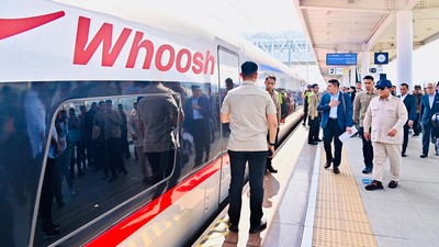 Prabowo Minta Purbaya dan Danantara Bereskan Utang Kereta Cepat Whoosh